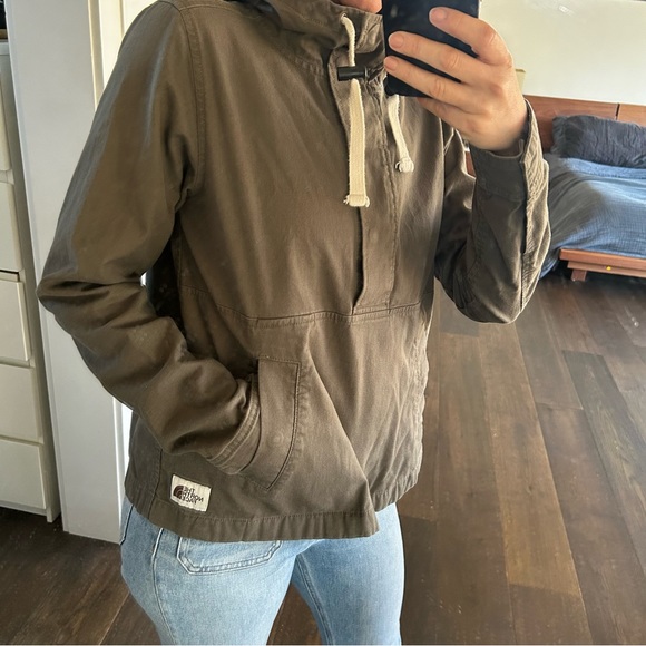 North Face Pullover - Picture 5 of 5